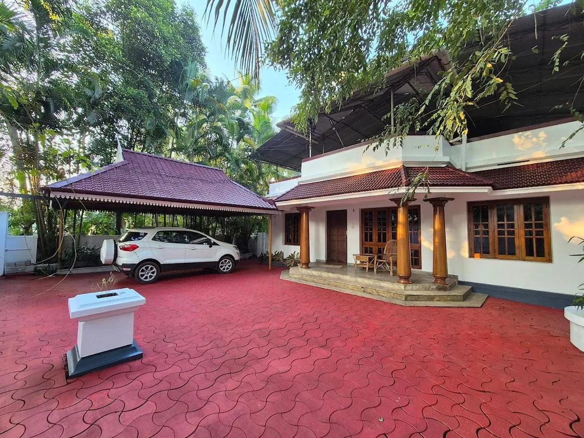 Spacious Green Villa In Vytilla Kochi