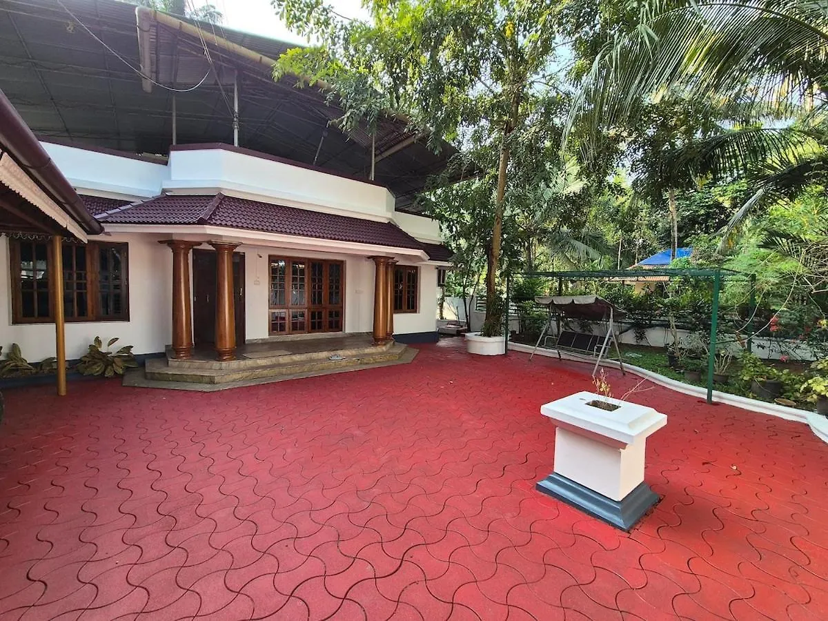 Spacious Green Villa In Vytilla Kochi India