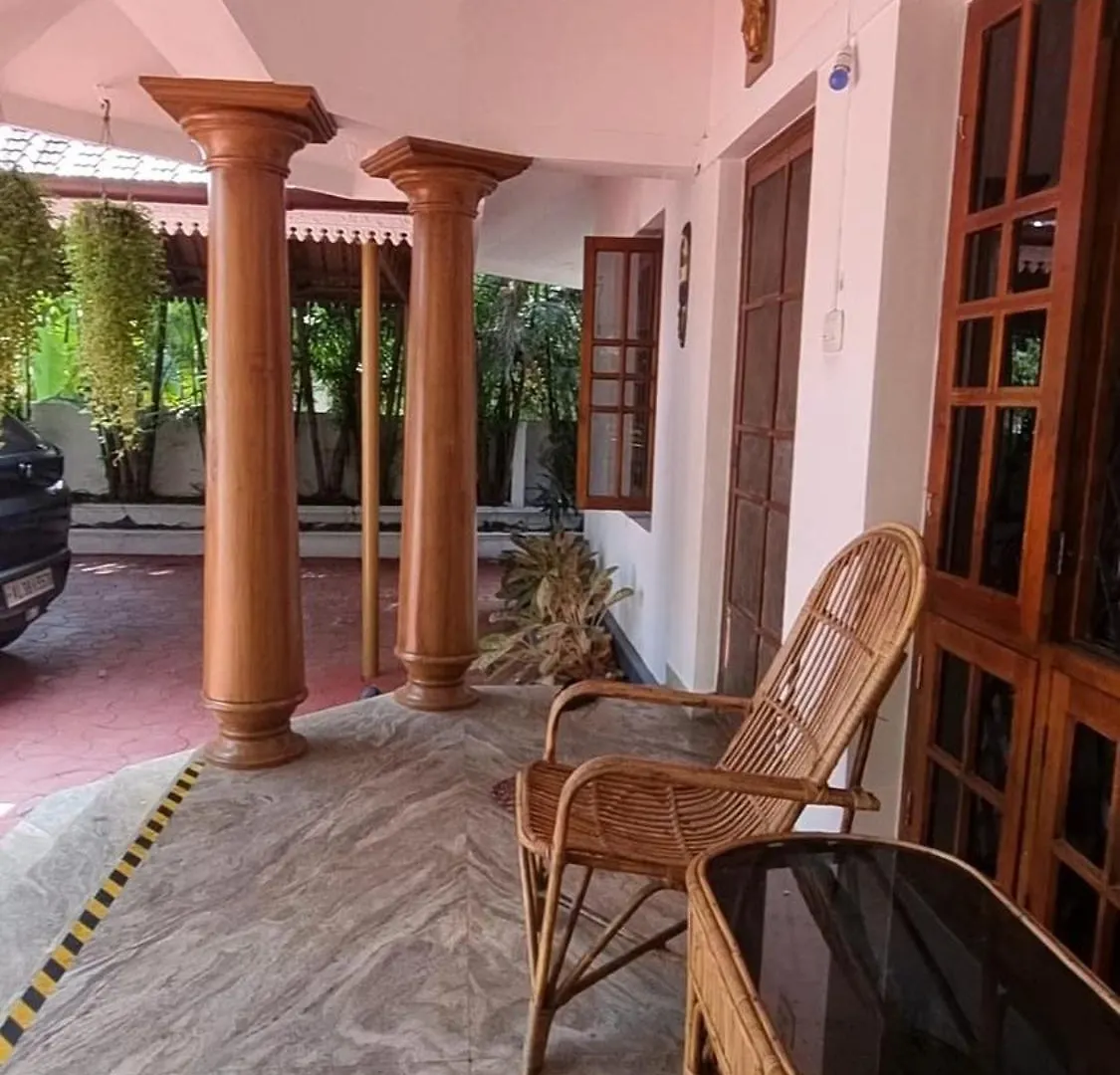 Spacious Green Villa In Vytilla Kochi India