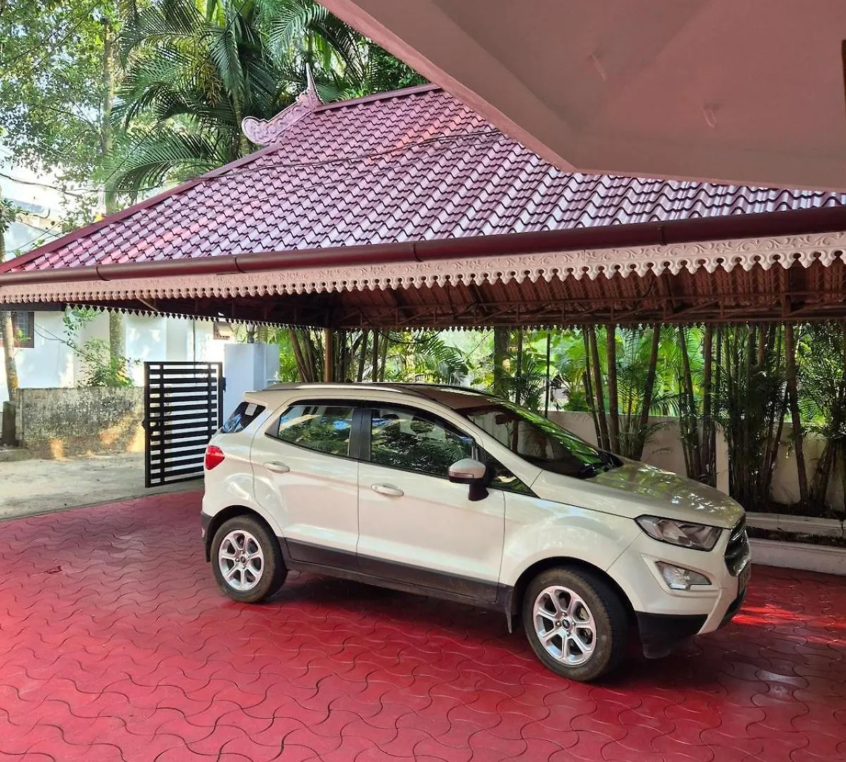 Spacious Green Villa In Vytilla Kochi 0*,